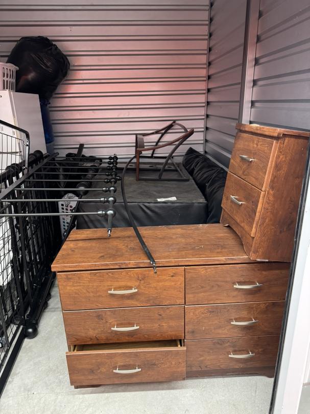Storage Unit Auction in Niagara Falls , NY at UHaul of Niagara Falls ends on 9th April, 2024 9